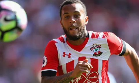 Ngoài Mendy, Man City muốn thâu tóm luôn sao Southampton