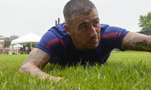 Ngôi sao vừa rời Man City làm gì trong ngày đầu tiên?