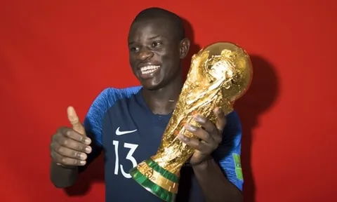 N'Golo Kante phản ứng đẳng cấp khi được tung hô khiến Messi "tắt điện"