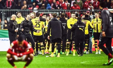 Ngược dòng kịch tính trước Bayern, Dortmund hướng tới danh hiệu đầu tiên