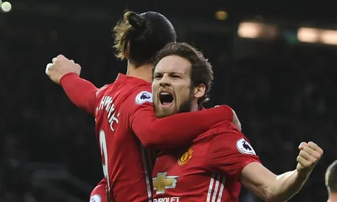 Nguời Man Utd kêu gọi Ibrahimovic sớm kí hợp đồng mới