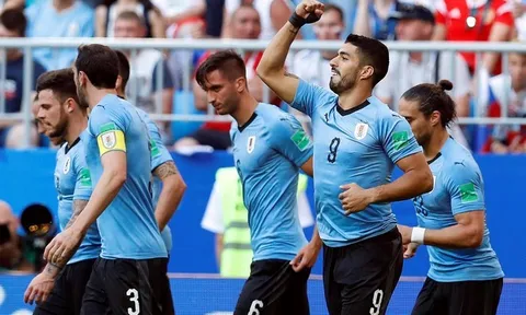 Nhấn chìm 'Gấu' Nga, Suarez đi vào lịch sử
