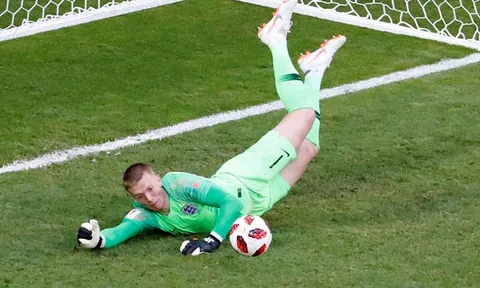 Nhìn Jordan Pickford để thấy Joe Hart ngồi nhà là đúng