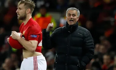 Nhìn Mata đi, Luke Shaw!