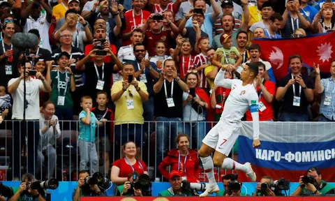 Nhìn Ronaldo, Messi có thấy nghẹt thở?
