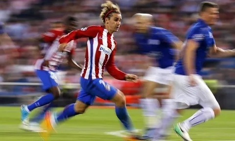 Nhờ Leicester, Atletico có thể đứng thẳng ở Madrid