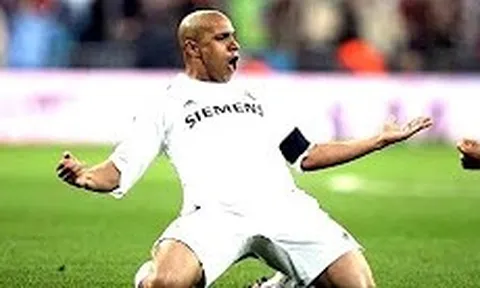 Những cú nã đại bác không ai dám cản của Roberto Carlos