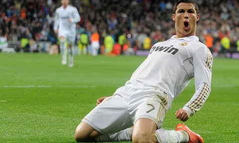 Những cú sút có quỹ đạo siêu 'dị' Ronaldo
