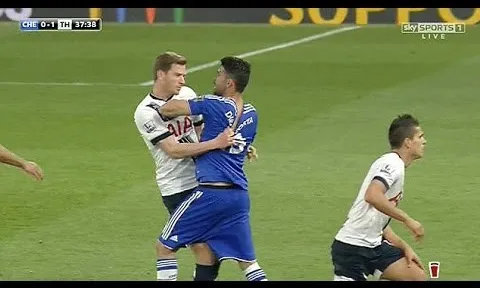 Những màn ẩu đả ở đại chiến Chelsea vs Tottenham