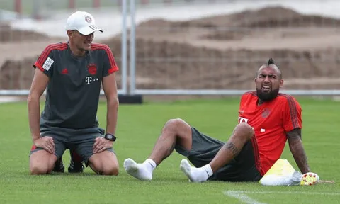 Những thái cực trái ngược nhau ngày Bayern Munich hội quân