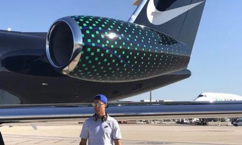 Nike cho hẳn máy bay để Ronaldo đi du hí với người yêu