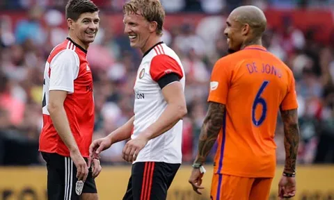 Gerrard trở lại sân cỏ, khoác áo Feyenoord trong trận cầu tri ân Dirk Kuyt