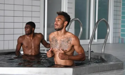 Các ngôi sao Arsenal làm gì sau trận đấu với Brentford ?