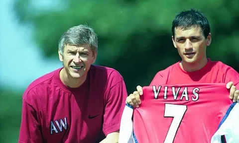 Nổi cáu, cựu sao Arsenal phản ứng như 'Gã khổng lồ xanh'
