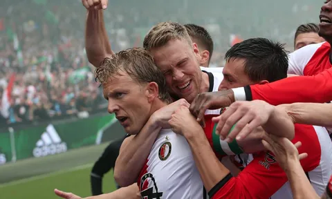NÓNG: Ajax mất chức vô địch Hà Lan vì... Dirk Kuyt