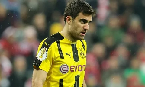 NÓNG: Bị "hét giá" trên trời, Arsenal quay lại với trung vệ Dortmund