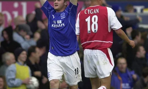 NÓNG! Cuối tuần này, Wayne Rooney cùng tiền đạo Arsenal chính thức đến Everton