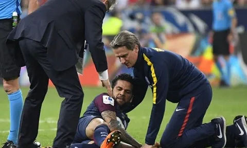 NÓNG: Dani Alves có nguy cơ lỡ hẹn với World Cup 2018