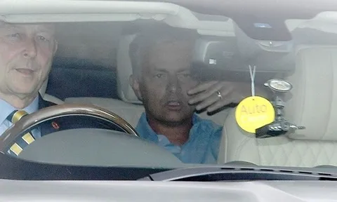NÓNG: Jose Mourinho và tân trợ lý Michael Carrick đã có mặt ở Carrington