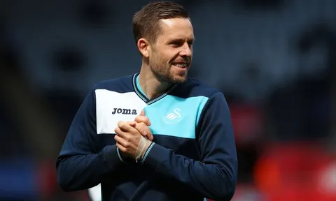 NÓNG: Leicester chơi sốc, Swansea hét giá Sigurdsson "trên trời"