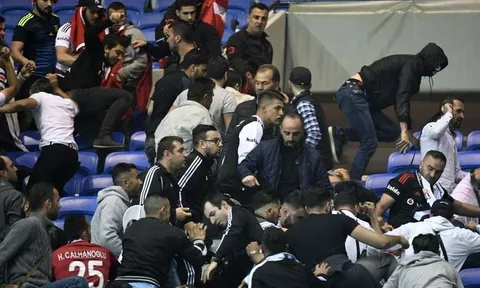 NÓNG: Lyon và Besiktas nhận án phạt cực nặng từ UEFA