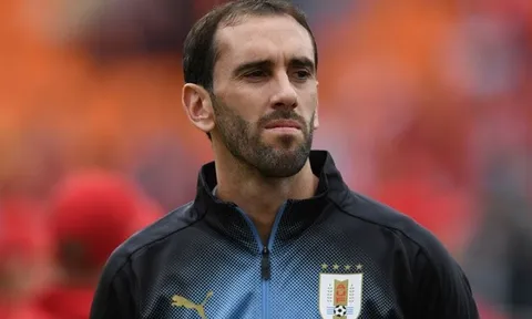 NÓNG: Man Utd chào mức lương khủng, "siêu trung vệ" Uruguay nói KHÔNG