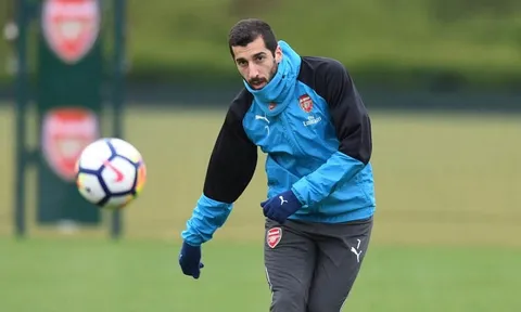 NÓNG: Mkhitaryan nén đau đối đầu Man Utd?