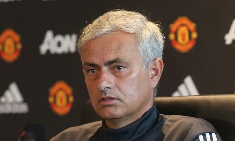 NÓNG: Jose Mourinho 'khóa sổ' phiên chợ Hè