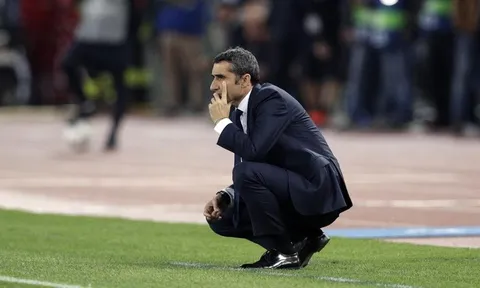 Nóng: Pique và Valverde bất đồng chiến thuật trong trận đấu với Roma