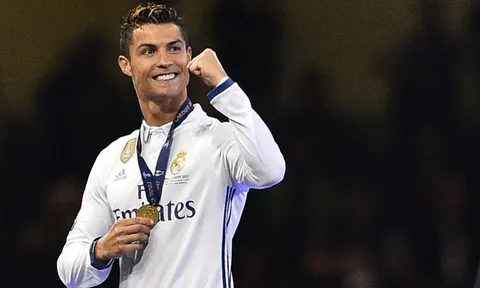 NÓNG: Cristiano Ronaldo nhận được đề nghị cực khủng