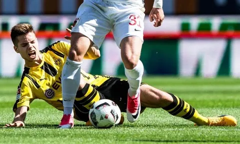 NÓNG: Sao Dortmund vỡ xương mắt cá, nghỉ 4 tháng