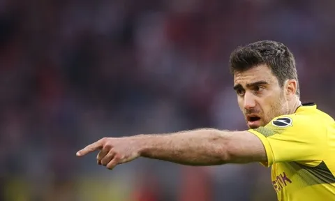 NÓNG: Sokratis đã bay đến London, ký hợp đồng với Arsenal