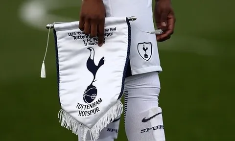 Man United cướp thần đồng Nigeria từ tay Tottenham