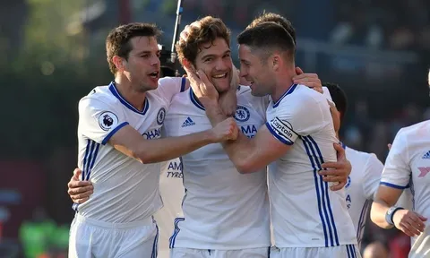 Nước Anh cuối tuần qua: Bản lĩnh của Chelsea và khoảnh khắc Ibra