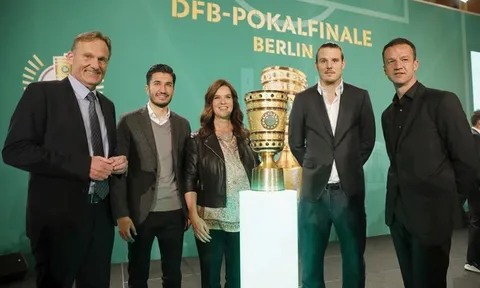 Nuri Sahin đại diện Dortmund diện kiến chiếc cúp Quốc gia Đức