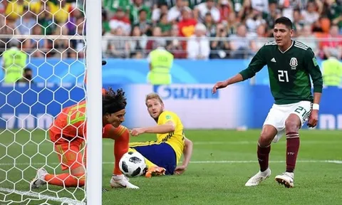 Ochoa "khóc thét" trước hàng thủ thảm họa của Mexico