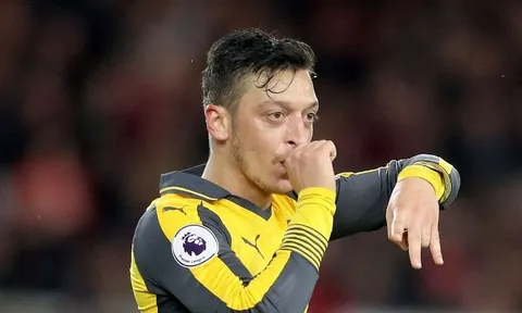 Oezil phũ phàng với đại gia Trung Quốc vì Arsenal