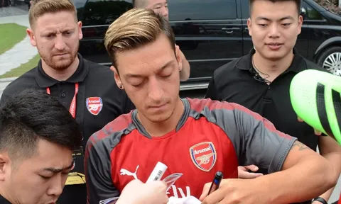 Ozil sắp ký hợp đồng mới với Arsenal