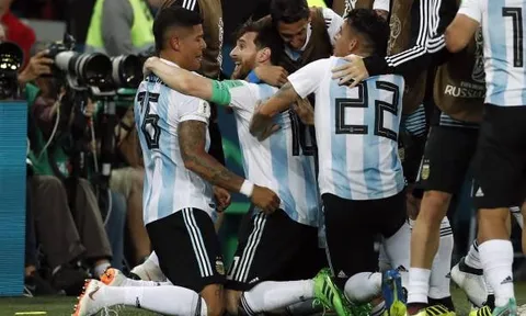 Ơn giời! Cuối cùng đã có cầu thủ Argentina đứng chung chiến tuyến với Messi