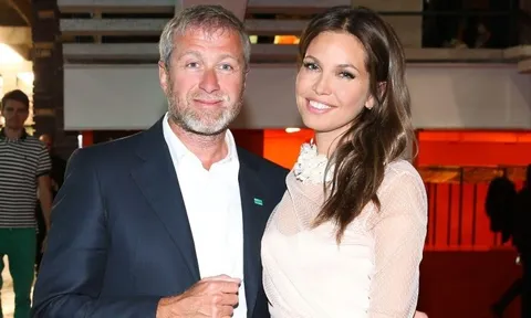 Ông chủ Chelsea, tỷ phú Abramovich bỏ vợ trẻ kém 15 tuổi