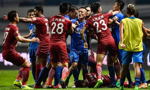 Cựu sao Chelsea bị treo giò 8 trận vì ‘đá láo’ ở Trung Quốc