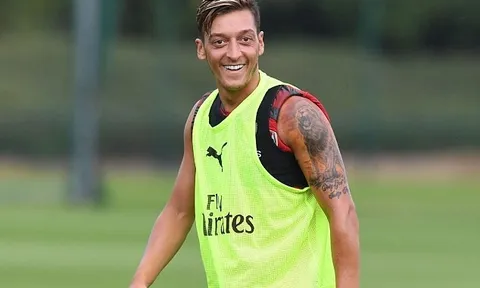 Ozil háo hức chờ ngày 'dọn cỗ' cho Lacazette