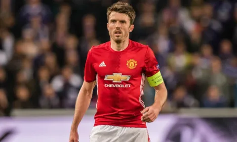 Michael Carrick "nhập trướng" của Mourinho