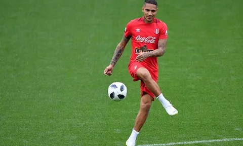 Paolo Guerrero của Peru chính thức quên đi cú sốc trên chấm phạt đền