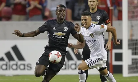 Paul Pogba "nhảy múa" trước hàng tiền vệ Real Salt Lake