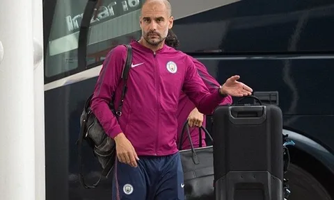 Pep Guardiola 'ngượng chín mặt' ở sân bay vì quên hộ chiếu