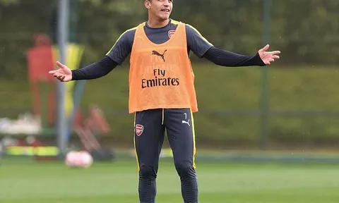 Pep úp mở khả năng mua 'Messi của Arsenal'