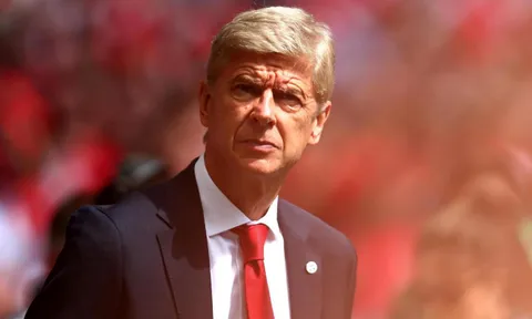 Per Mertesacker chấn thương, Wenger run rẩy trước vòng 1 Premier League