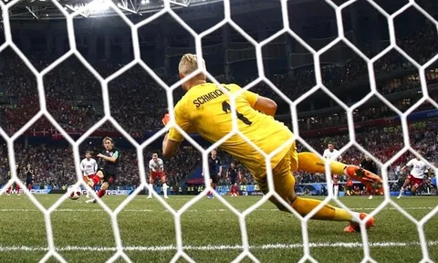 Huyền thoại Man United "phát cuồng" vì màn trình diễn của con trai