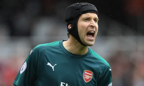 Petr Cech tìm đường tháo chạy, "ông trùm mậu dịch" Serie A mừng thầm